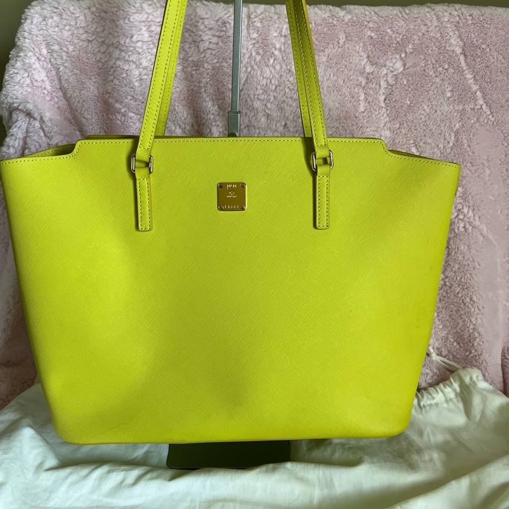 MCM Vibrant Yellow Tote - Picture 3 of 16